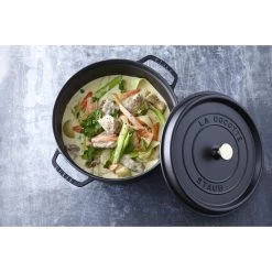 Staub Cocotte 28 Cm, Rund, Schwarz, Gusseisen 12 Staub Cocotte 28 Cm, Rund, Schwarz, Gusseisen -Küchenutensilien Verkäufe 000017831