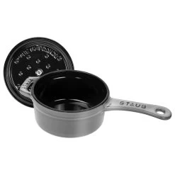 Staub Stieltopf 10 Cm, Gusseisen, Graphit-Grau 11 Staub Stieltopf 10 Cm, Gusseisen, Graphit-Grau -Küchenutensilien Verkäufe 40509 536 0 6