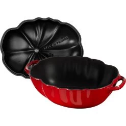 Staub Cocotte 25 Cm, Tomate, Kirsch-Rot, Gusseisen 13 Staub Cocotte 25 Cm, Tomate, Kirsch-Rot, Gusseisen -Küchenutensilien Verkäufe 40511 774 0 2