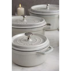 Staub Cocotte 20 Cm, Rund, Weisser Trüffel, Gusseisen 13 Staub Cocotte 20 Cm, Rund, Weisser Trüffel, Gusseisen -Küchenutensilien Verkäufe 750037881