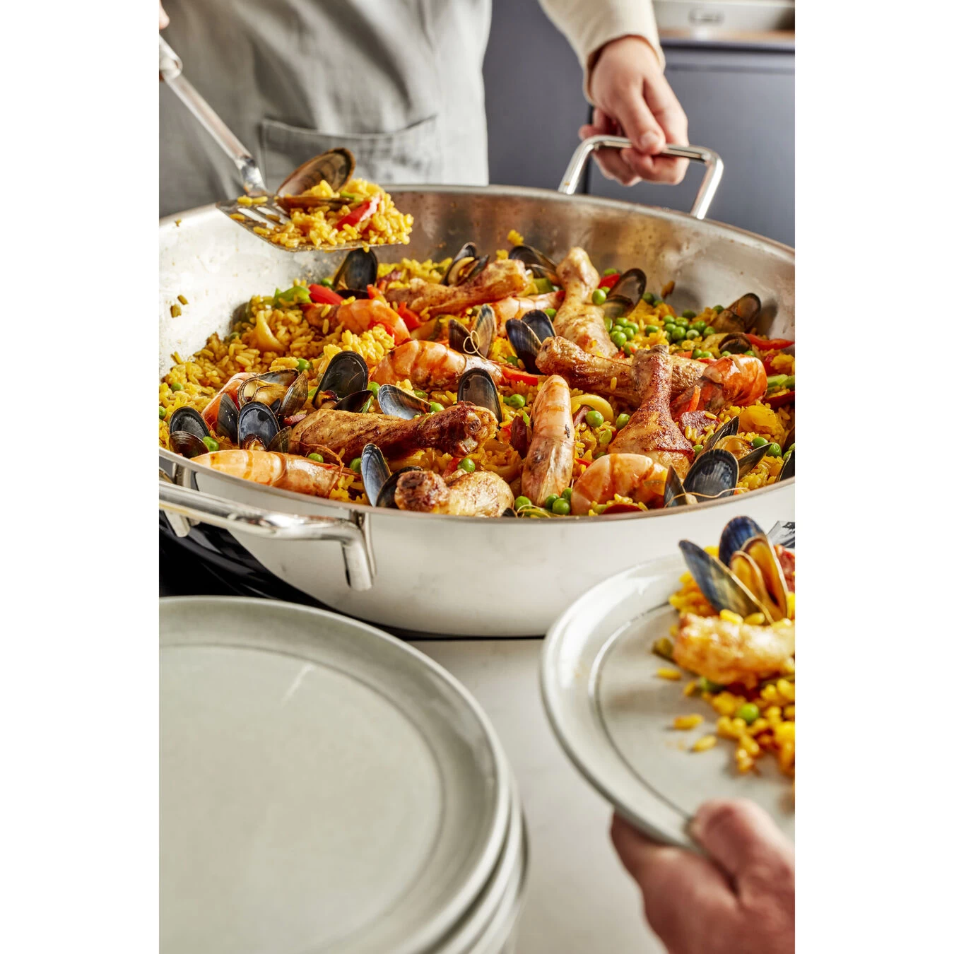 Demeyere Paella-Pfanne Ohne Deckel 46 Cm, 18/10 Edelstahl, Silber 4 Demeyere Paella-Pfanne Ohne Deckel 46 Cm, 18/10 Edelstahl, Silber – Bild 2